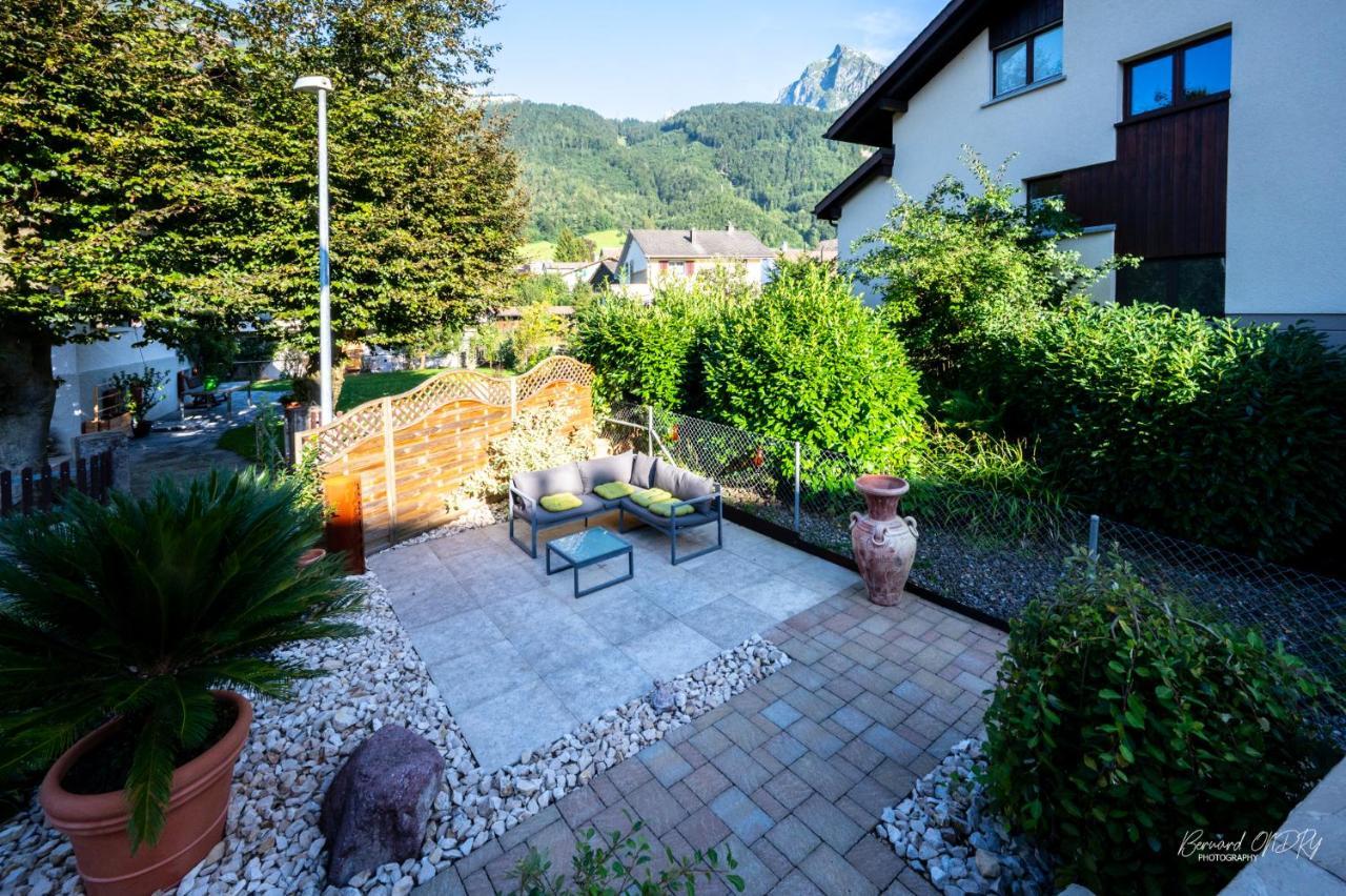 Zimmer Mit Eigenem Badezimmer Nafels Exterior photo